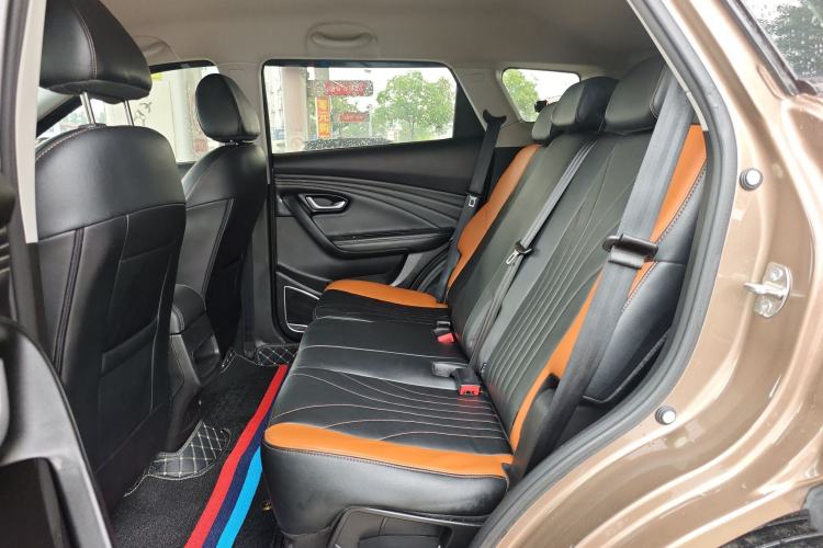 Used JETOUR X70M 2021 1.5T Manual Urban Partner 7-Seater Interior 4