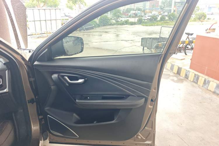 Used JETOUR X70M 2021 1.5T Manual Urban Partner 7-Seater Interior 5
