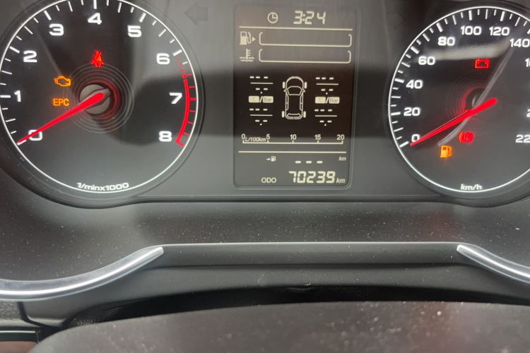 Used JETOUR X70M 2021 1.5T Manual Urban Partner 7-Seater Odometer Close Up