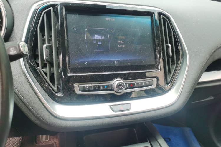 Used JETOUR X70M 2021 1.5T DCT Prestige Partner Model 5 Seats Audio And AC Panel