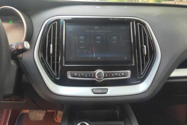 Used JETOUR X70M 2021 1.5T DCT Luxury Partner Model 5 Seats Audio And AC Panel