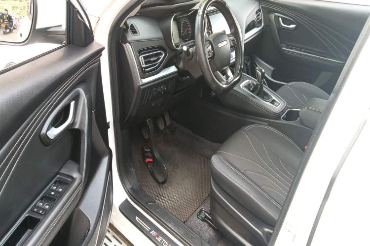 Used JETOUR X70M 2021 1.5T Manual Urban Partner Model 5 Seats Driver Seat