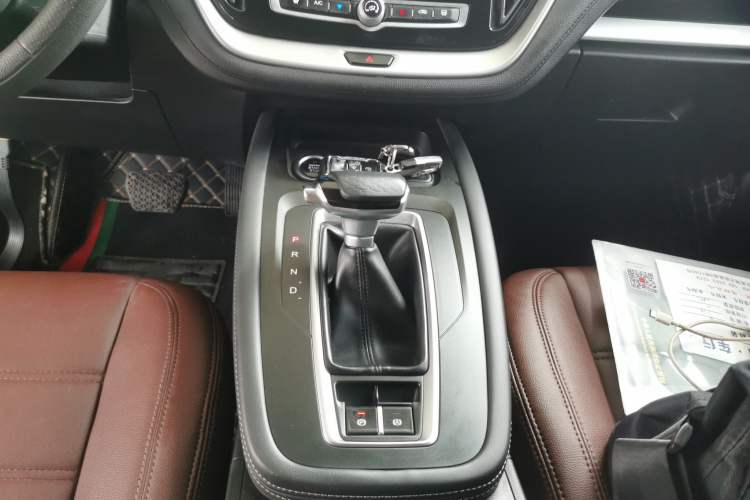 Used JETOUR X70M 2021 1.5T DCT Luxury Partner Model 7 Seats Gear Lever