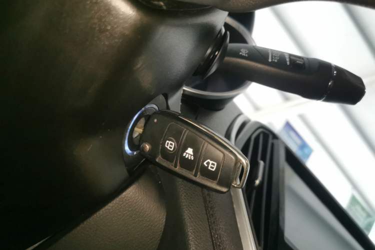 Used JETOUR X70M 2021 1.5T Manual Urban Partner 7-Seater Interior 1