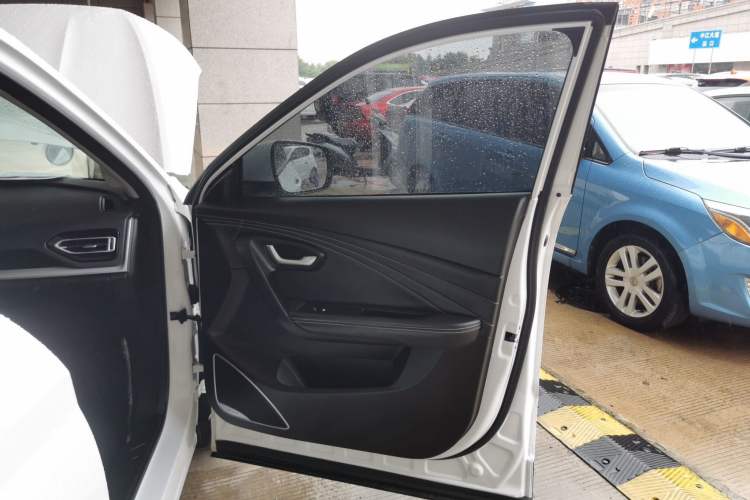 Used JETOUR X70M 2021 1.5T DCT Luxury Partner Model 7 Seats Interior 5