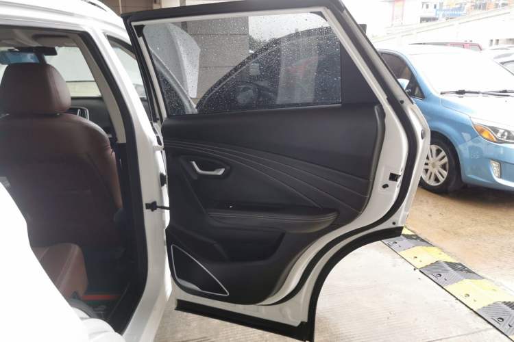 Used JETOUR X70M 2021 1.5T DCT Luxury Partner Model 7 Seats Interior 6