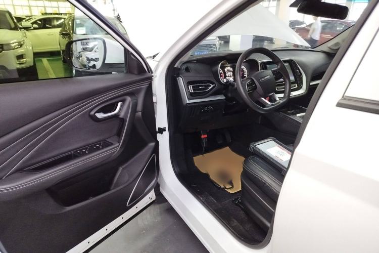 Used JETOUR X70M 2021 1.5T Manual Urban Partner Model 5 Seats Interior 7