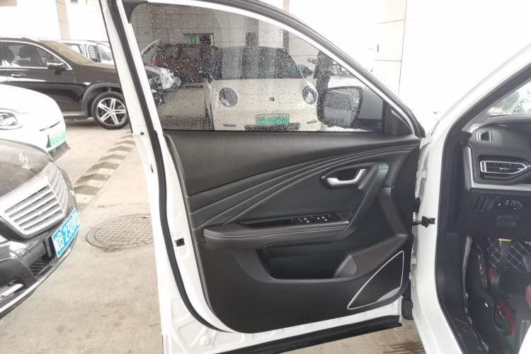 Used JETOUR X70M 2021 1.5T DCT Luxury Partner Model 7 Seats Interior 7