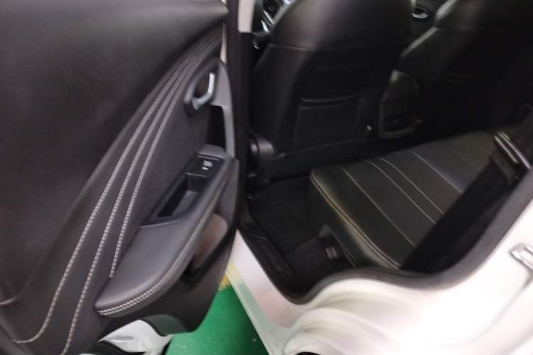 Used JETOUR X70M 2021 1.5T Manual Urban Partner Model 5 Seats Interior 8