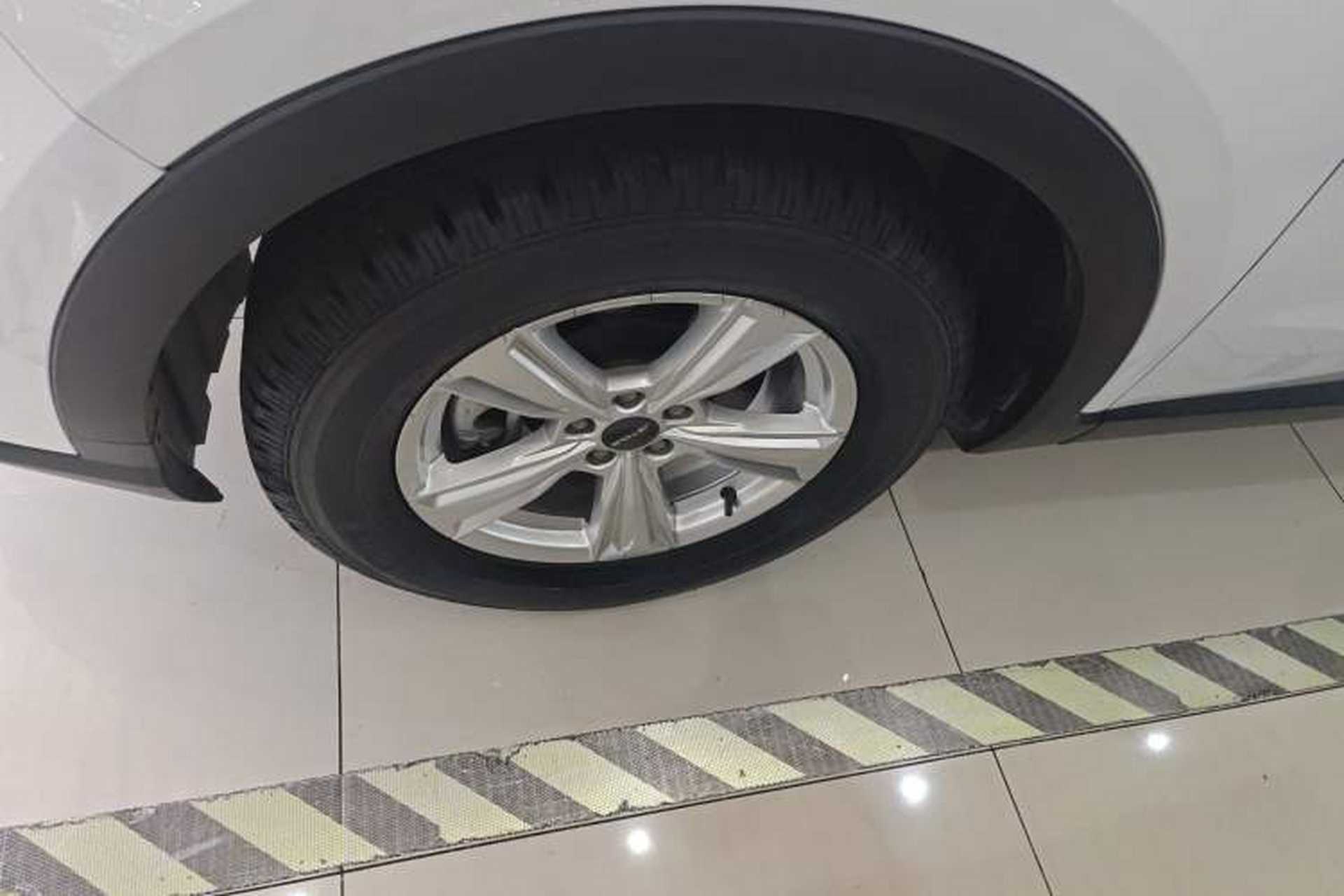 Used JETOUR X70M 2021 1.5T DCT Luxury Partner Model 7 Seats Left Front Wheel Hub
