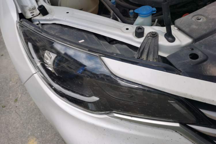 Used JETOUR X70M 2021 1.5T DCT Prestige Partner Model 5 Seats Right Front Headlight