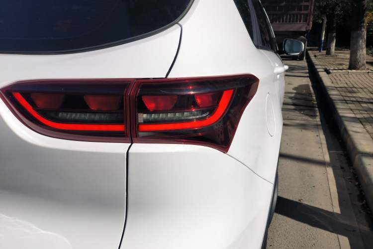 Used JETOUR X70M 2021 1.5T DCT Prestige Partner Model 5 Seats Right Rear Taillight