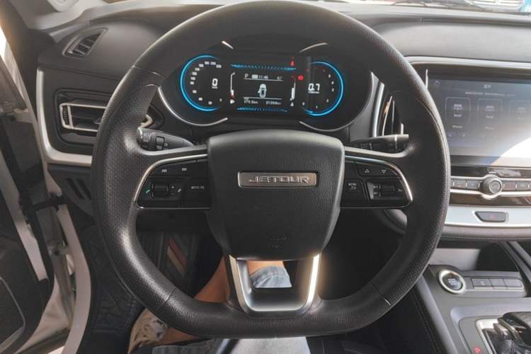 Used JETOUR X70M 2021 1.5T DCT Luxury Partner Model 7 Seats Steering Wheel