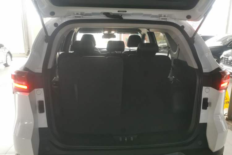 Used JETOUR X70M 2021 1.5T Manual Urban Partner 7-Seater Trunk