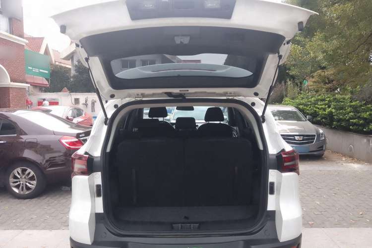 Used JETOUR X70M 2021 1.5T Manual Urban Partner 7-Seater Trunk