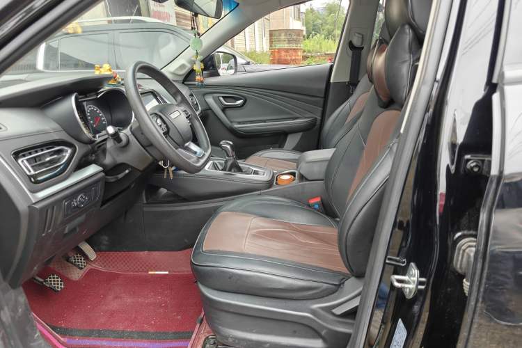 Used JETOUR X70M 2022 1.5T Manual Advanced Partner 7-Seater Interior 4