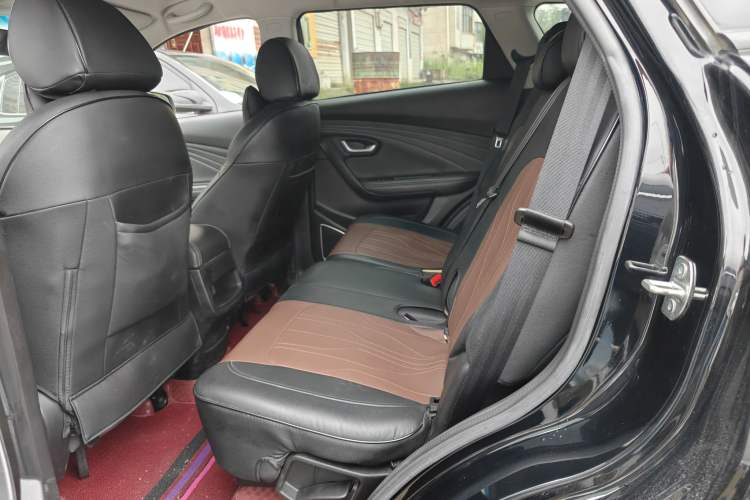 Used JETOUR X70M 2022 1.5T Manual Advanced Partner 7-Seater Interior 5
