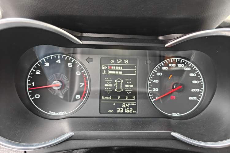 Used JETOUR X70M 2022 1.5T Manual Advanced Partner 7-Seater Odometer Close Up