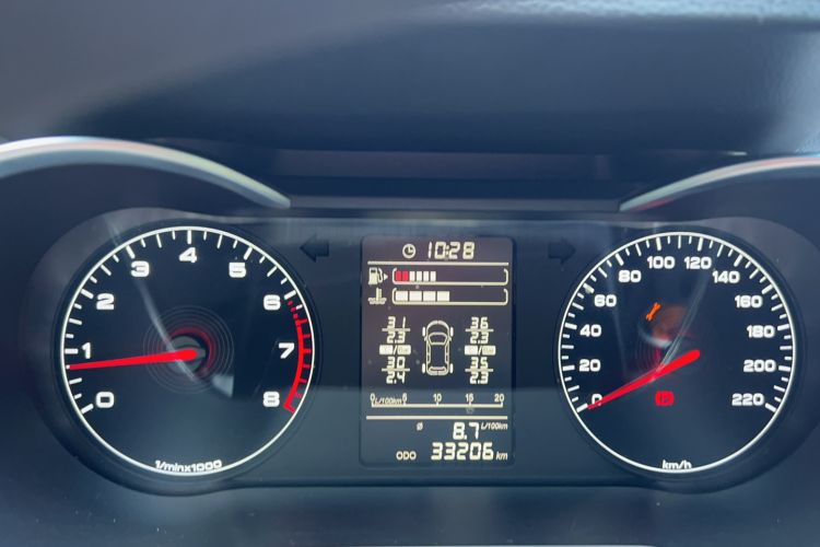 Used JETOUR X70M 2022 1.5T Manual Advanced Partner 7-Seater Odometer Close Up