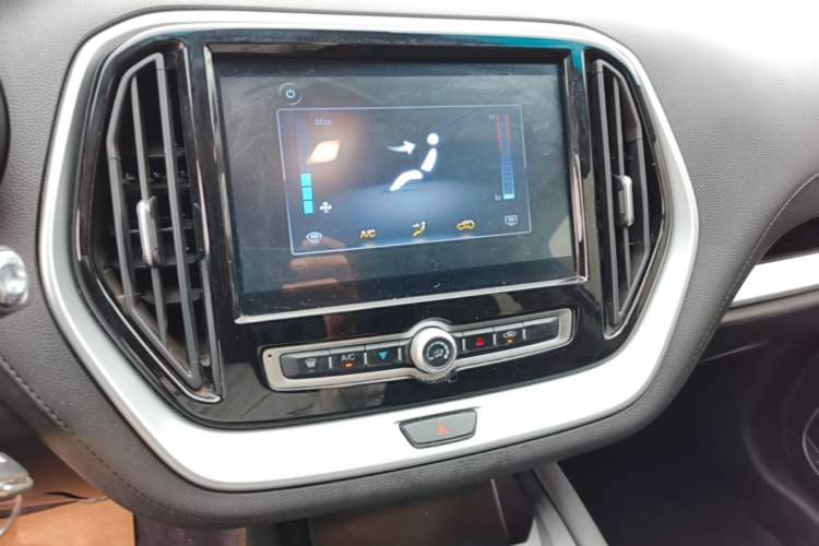Used JETOUR X70M 2022 1.5T Manual Advanced Partner 7-Seater Audio And AC Panel