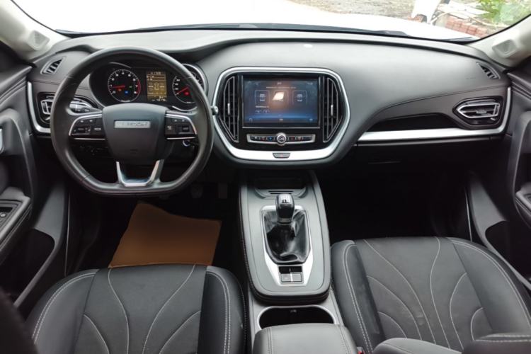 Used JETOUR X70M 2022 1.5T Manual Advanced Partner 7-Seater Center Console
