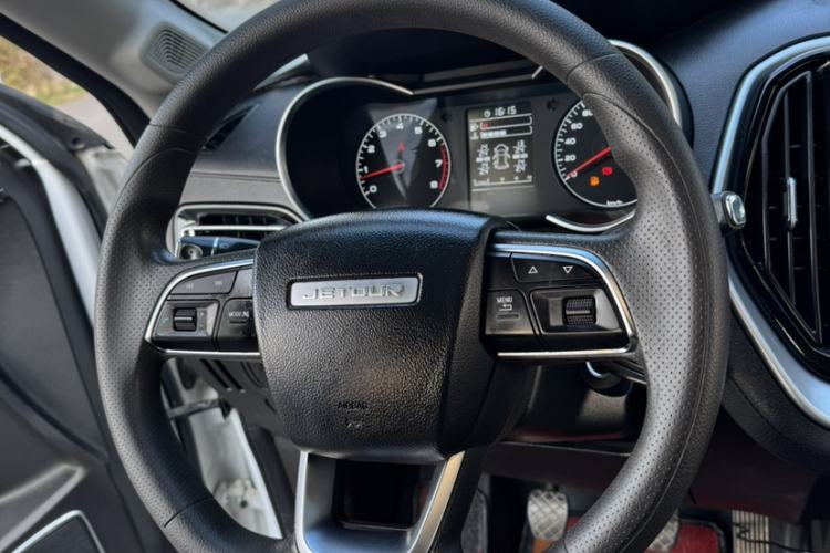 Used JETOUR X70M 2022 1.5T Manual Advanced Partner 7-Seater Interior 2