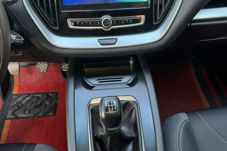 Used JETOUR X70M 2022 1.5T Manual Advanced Partner 7-Seater Interior 3