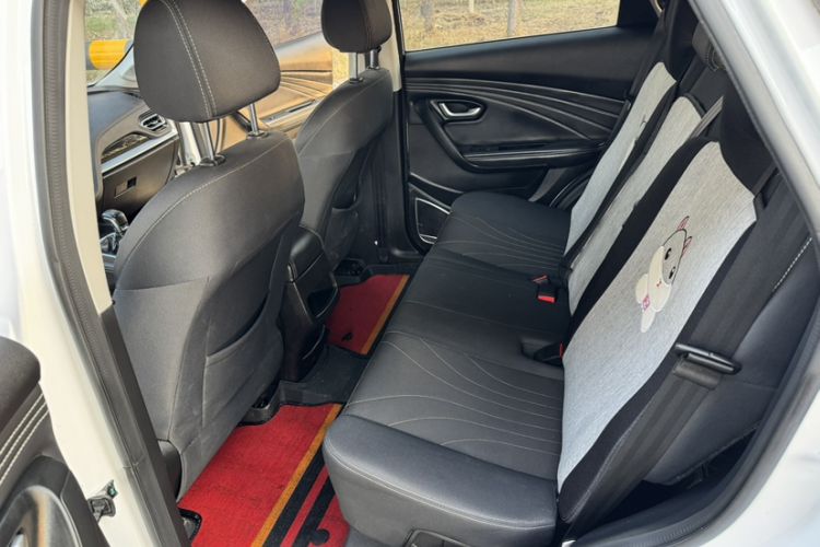Used JETOUR X70M 2022 1.5T Manual Advanced Partner 7-Seater Interior 6