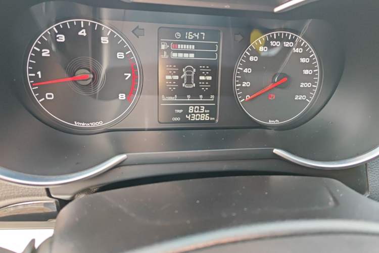 Used JETOUR X70M 2022 1.5T Manual Advanced Partner 7-Seater Odometer Close Up