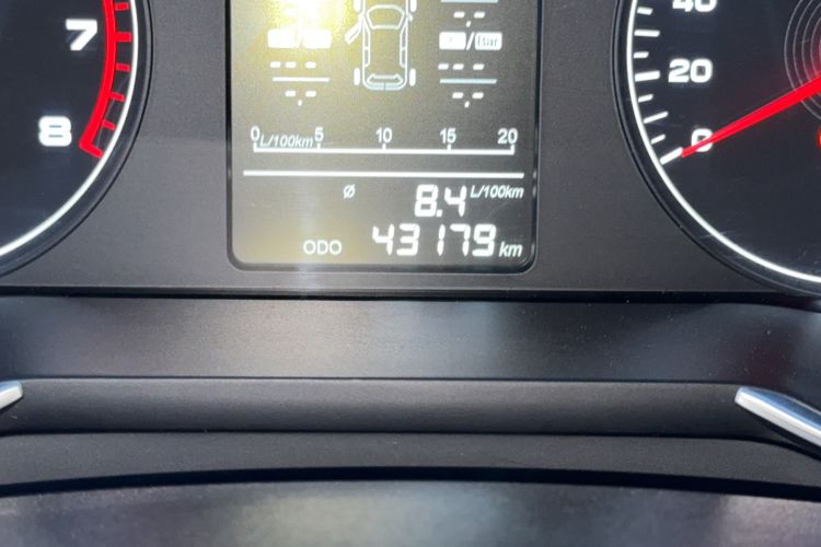 Used JETOUR X70M 2022 1.5T Manual Advanced Partner 7-Seater Odometer Close Up