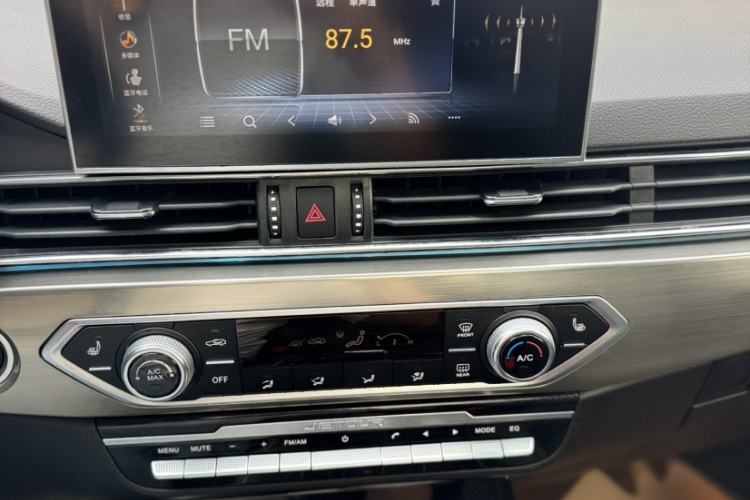 Used JETOUR X70S 2019 1.5T DCT Zhetu Edition 7 Seats Audio And AC Panel