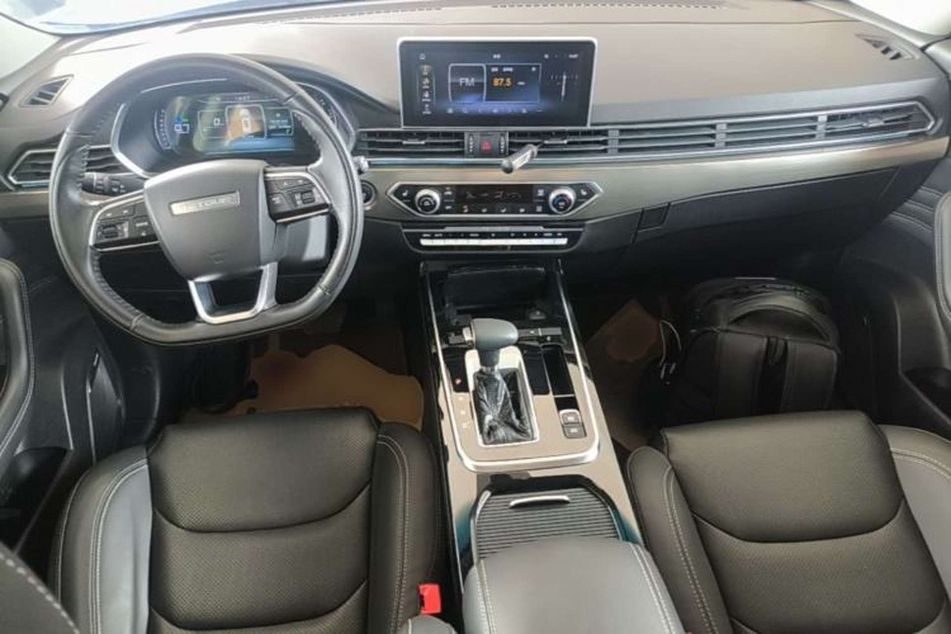 Used JETOUR X70S 2019 1.5T DCT Zhetu Edition 7 Seats Center Console