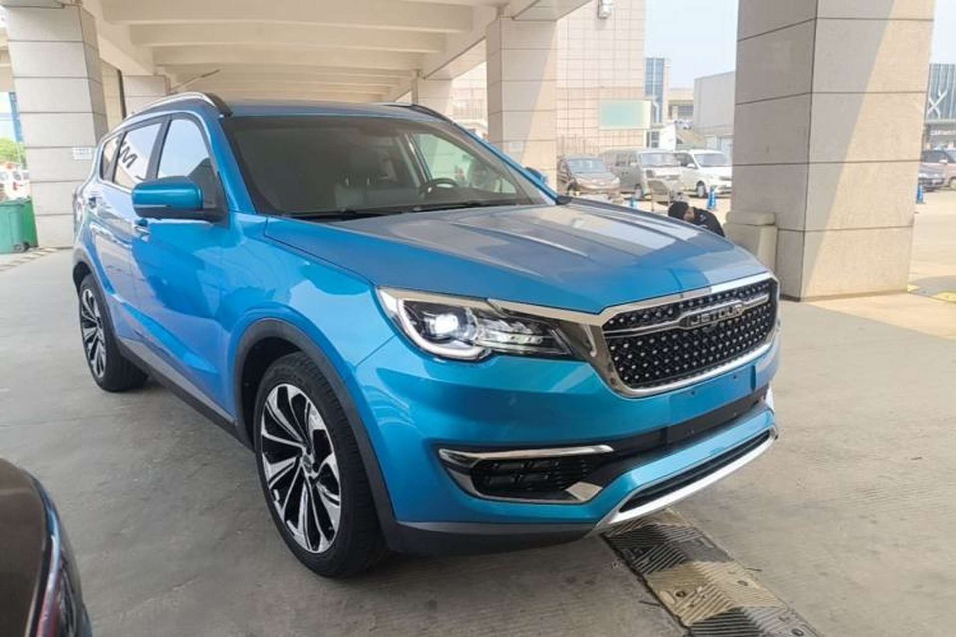 Used JETOUR X70S 2019 1.5T DCT Zhetu Edition 7 Seats Front Right 45 Deg