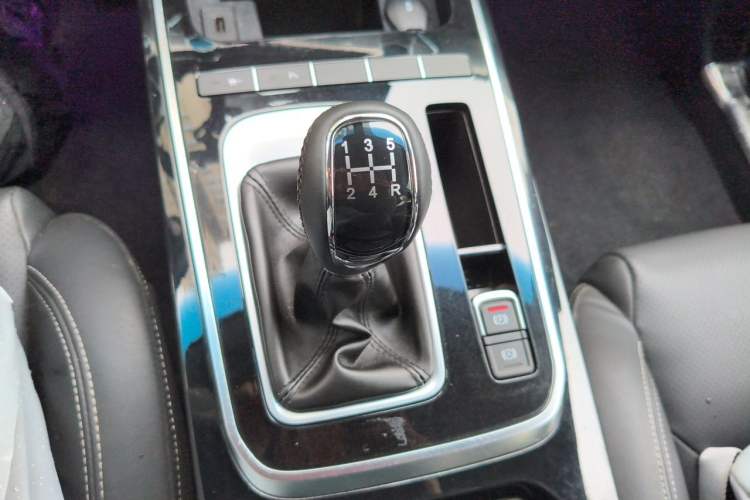 Used JETOUR X70S 2019 1.5T Manual ZHENG TU Version China V Standard Gear Lever