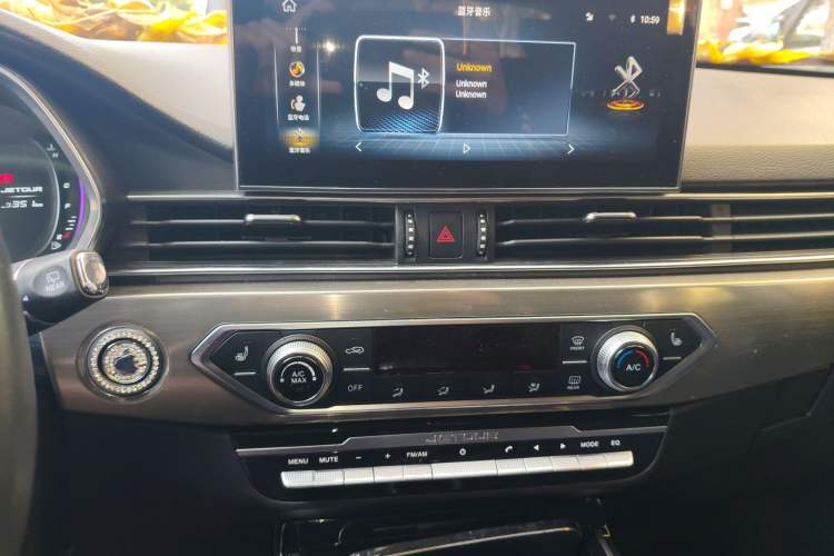 Used JETOUR X70S 2019 1.5T DCT Tundra Edition 5 Seats Audio And AC Panel