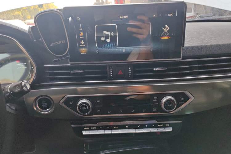 Used JETOUR X70S 2019 1.5T DCT Tundra Edition 5 Seats Audio And AC Panel