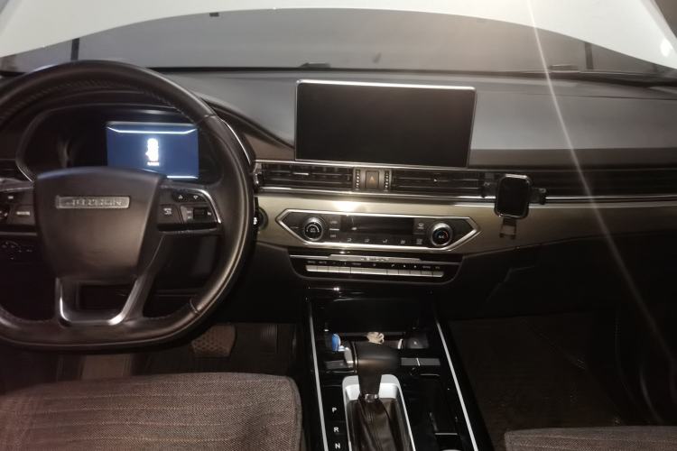Used JETOUR X70S 2019 1.5T DCT Explore Edition 7-Seater Center Console