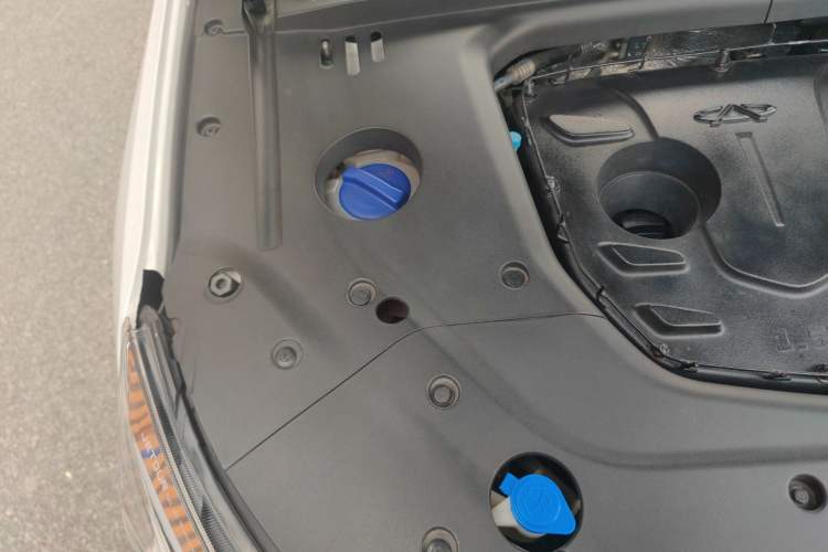 Used JETOUR X70S 2019 1.5T Automatic ZHENG TU Version China V Standard Engine Bay Right