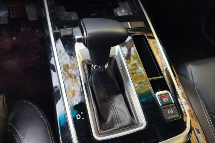Used JETOUR X70S 2019 1.5T DCT Tundra Edition 5 Seats Gear Lever