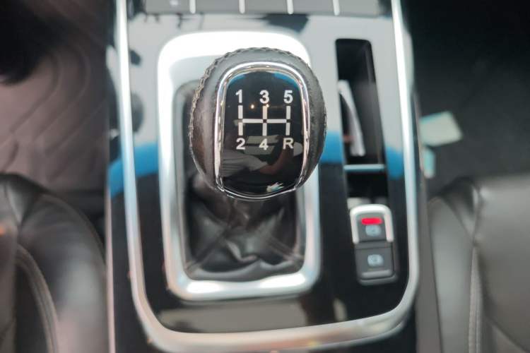 Used JETOUR X70S 2019 1.5T Manual Explore Edition China V Standard Gear Lever