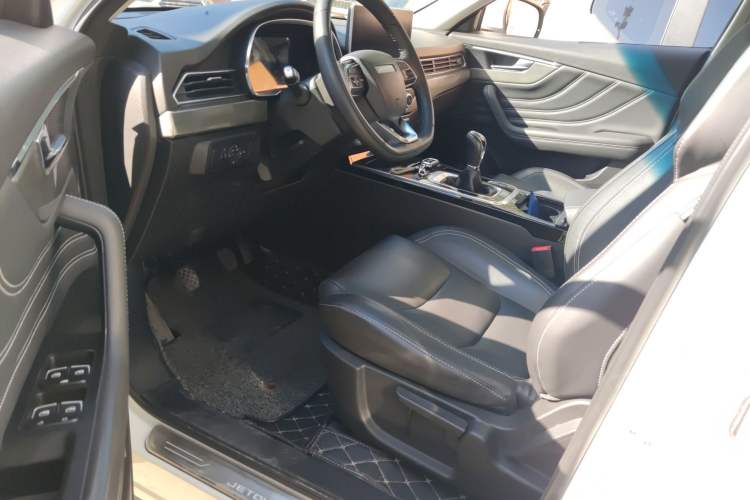 Used JETOUR X70S 2019 1.5T Manual Explore Edition China V Standard Interior 2