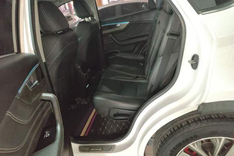 Used JETOUR X70S 2019 1.5T Manual Explore Edition China V Standard Interior 4