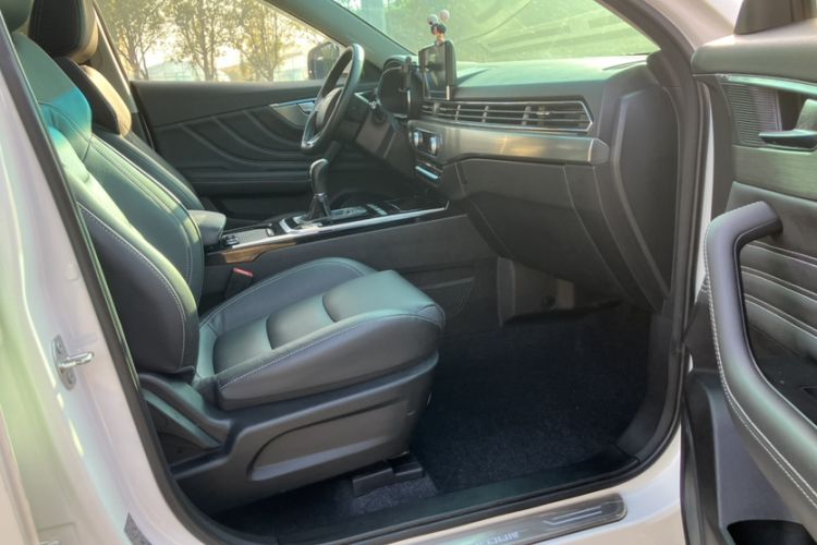 Used JETOUR X70S 2019 1.5T Manual ZHENG TU Version China V Standard Interior 4