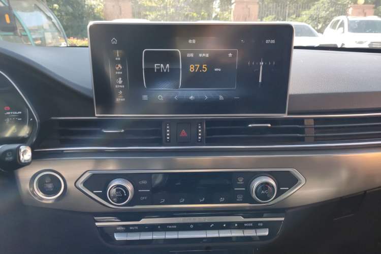 Used JETOUR X70S 2019 1.5T Manual Explore Edition China V Standard Interior 5