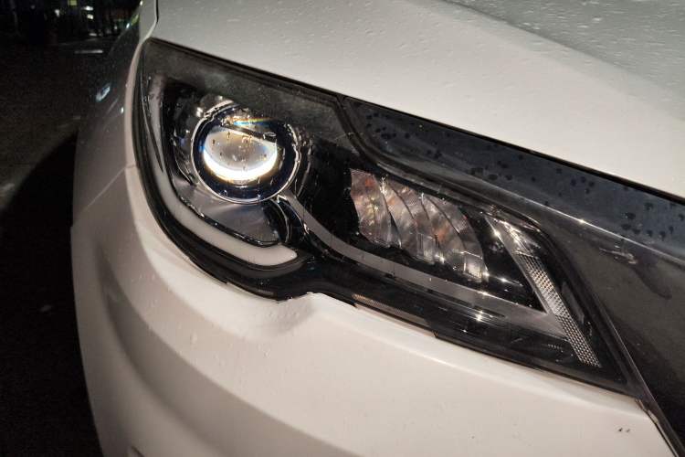 Used JETOUR X70S 2019 1.5T Automatic Explore Edition China V Standard Right Front Headlight