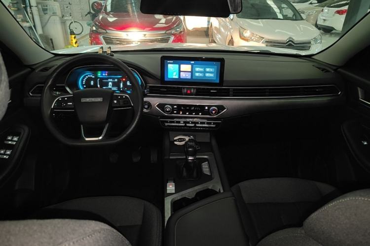 Used JETOUR X70S 2022 1.5T Manual Fanghua Edition 5 Seats Center Console