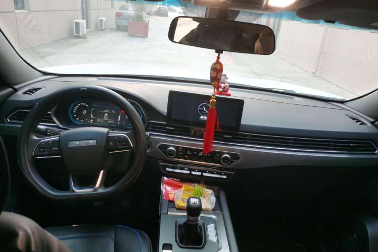 Used JETOUR X70S 2022 1.5T Manual Fanghua Edition 5 Seats Center Console