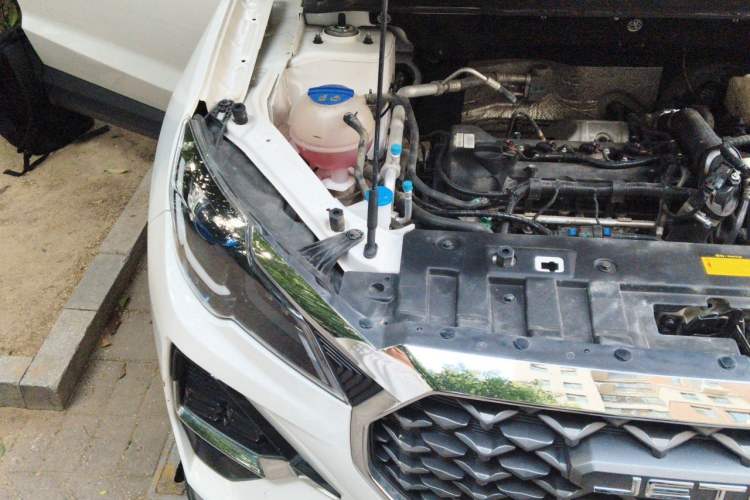 Used JETOUR X70S 2022 1.5T DCT Active Version 7-Seater Engine Bay Right