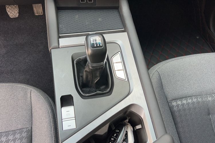 Used JETOUR X70S 2022 1.5T Manual Fanghua Edition 5 Seats Gear Lever