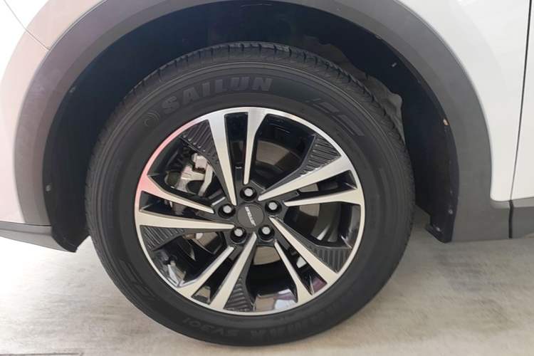 Used JETOUR X70S 2022 1.5T DCT Active Version 5 Seats Left Front Wheel Hub